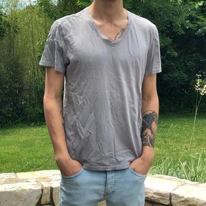 GAP Men’s V-Neck Tee